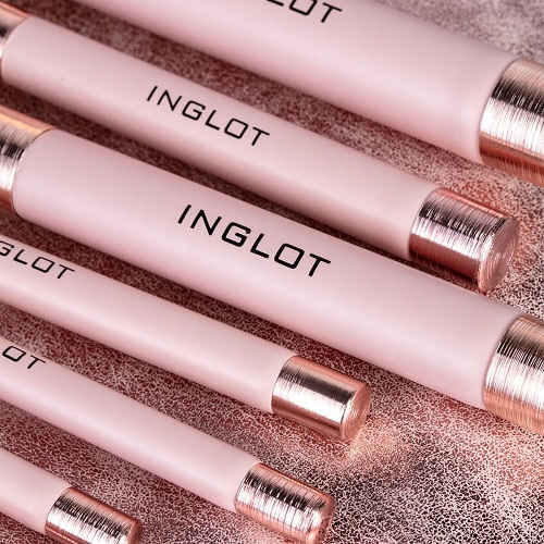 Bộ cọ trang điểm 7 món kèm ví hồng Inglot