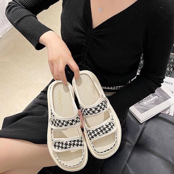 Giày sandal học sinh quay ngang