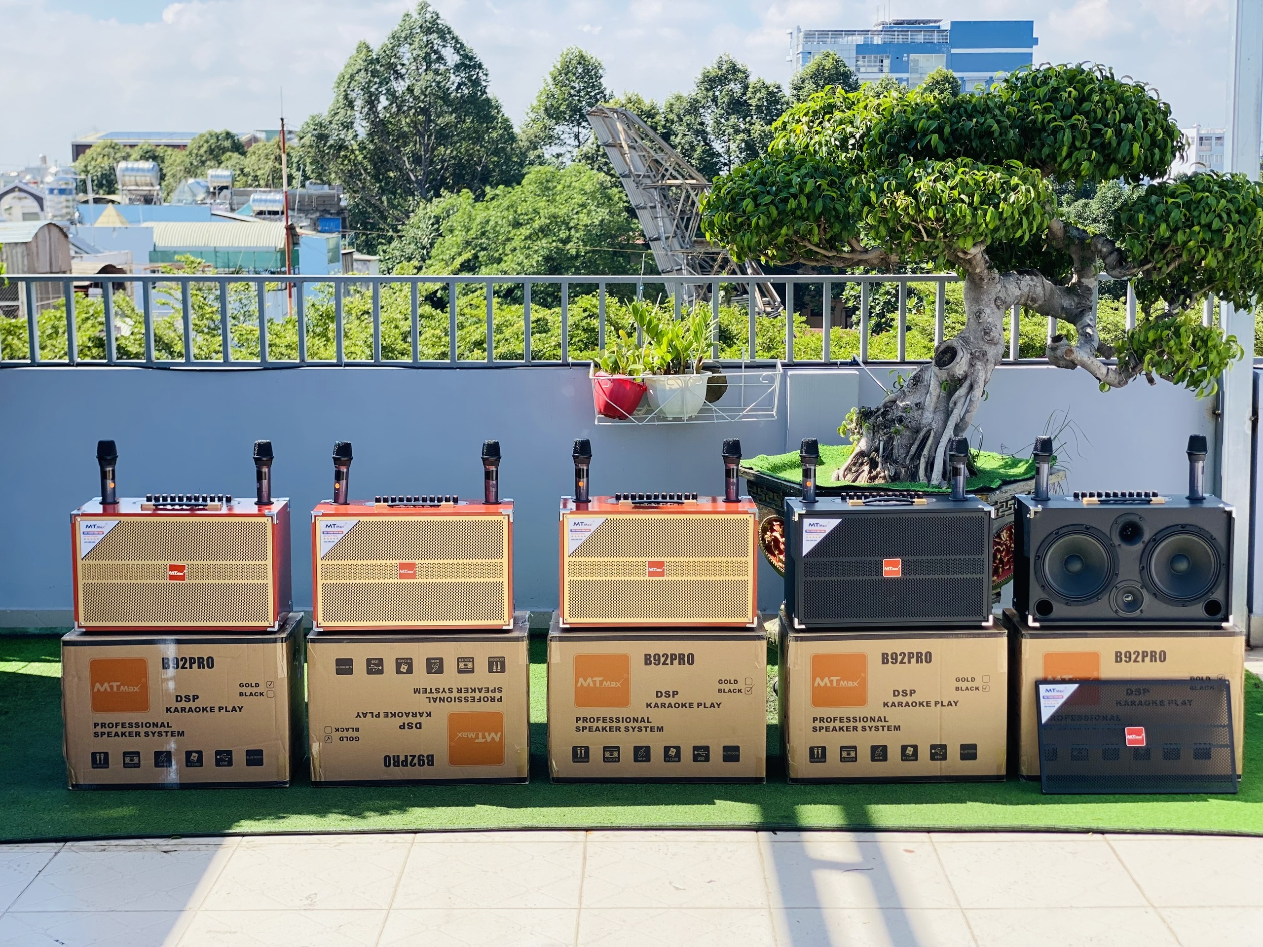 Loa Xách Tay Full Gỗ Cao Cấp MTMAX B92Pro, Công Suất 250W, Hệ Thống 2 Bass Đôi 20, 1 Trung, 1 Treble Cho Âm Thanh Mạnh Mẽ, Căng, 11 Nút Điều Chỉnh Chuyên Nghiệp, Thoải Mái Karaoke, Phòng Trà, Quán Bar, Hàng Chính Hãng