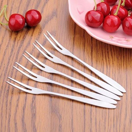 Dĩa inox ăn trái cây, bánh ngọt nhỏ gọn tiện dụng