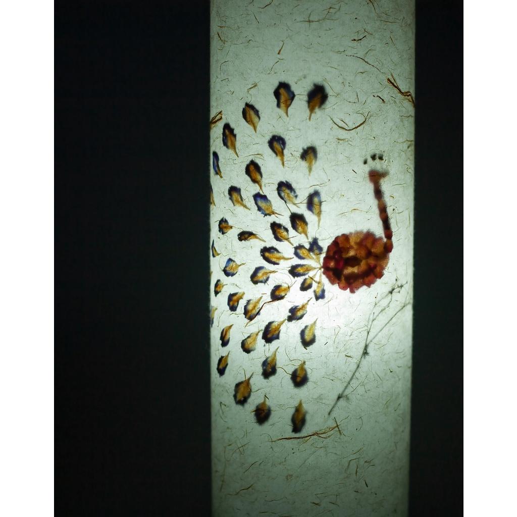 Đèn để bàn giấy dó hoa khô chú công