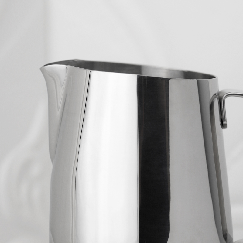 Ca đánh rót sữa mũi xiên inox dung tích 420ml làm Latte Art, Cappuccino, vv...