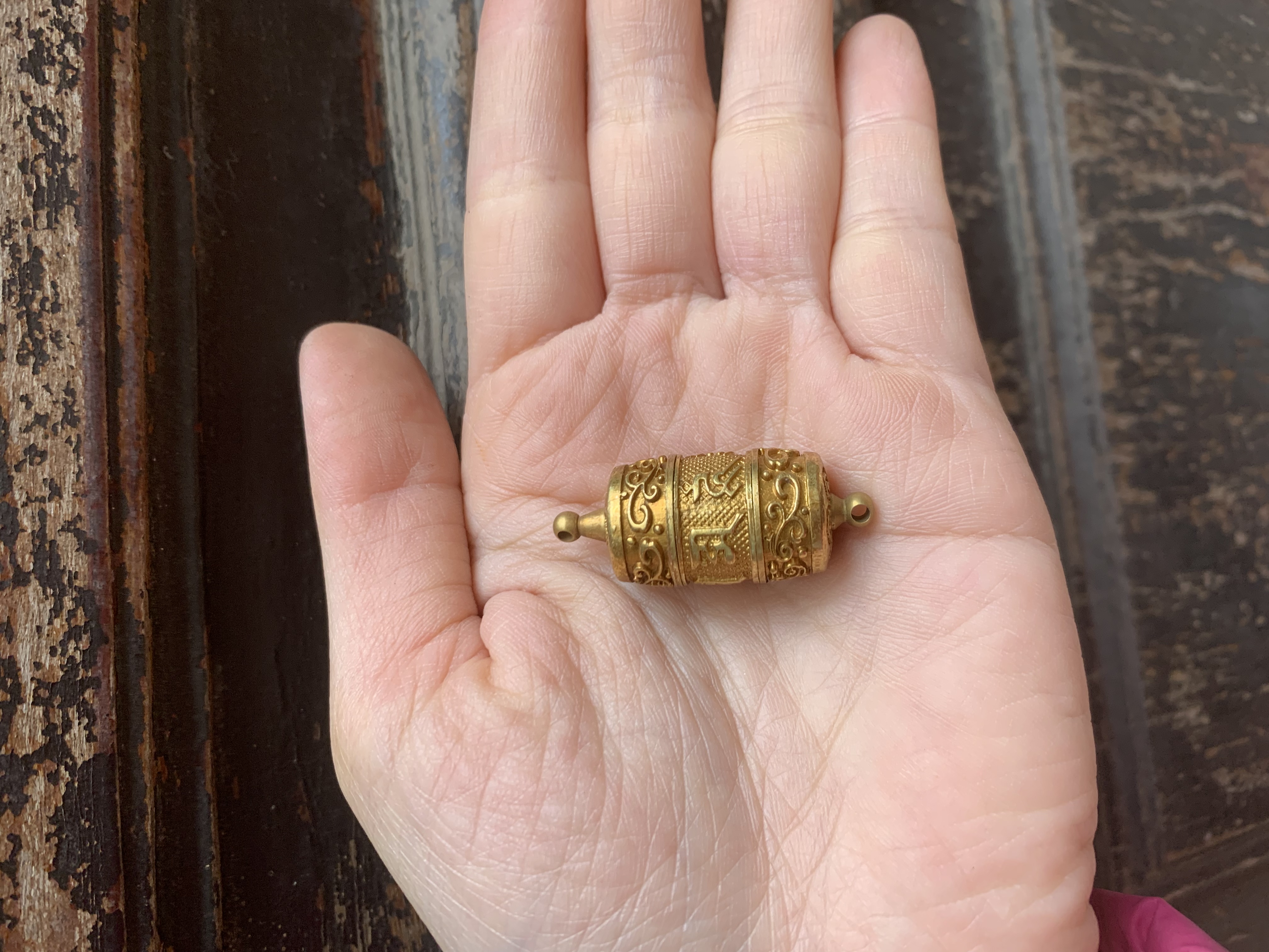 Mặt dây chuyên Kinh Luân