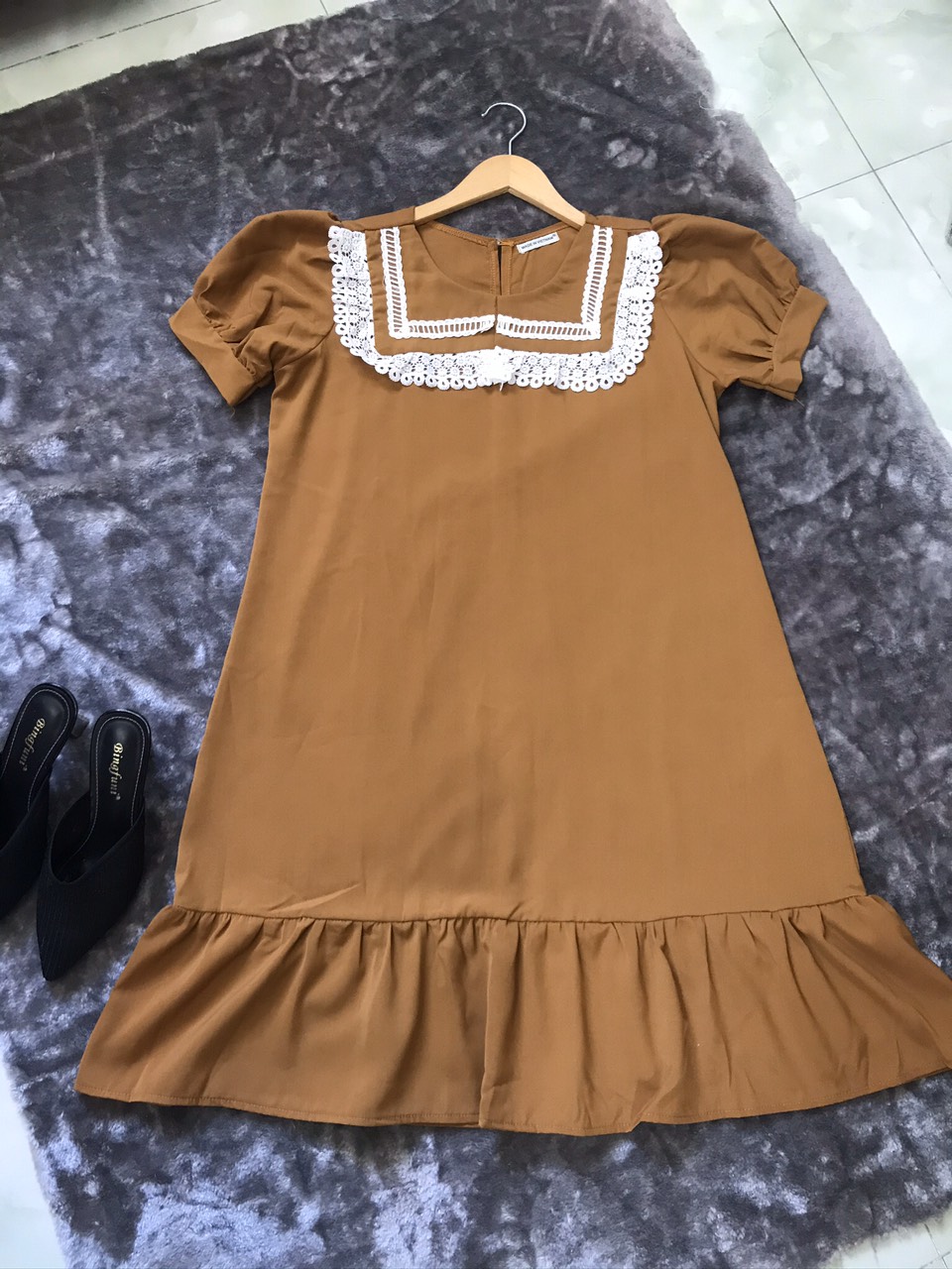 ĐẦM SUÔNG CỔ VUÔNG PHỐI REN NÂU