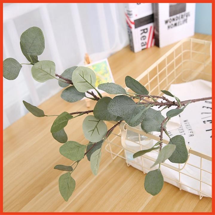 Cành khuynh diệp giả dùng để cắm kèm với hoa
