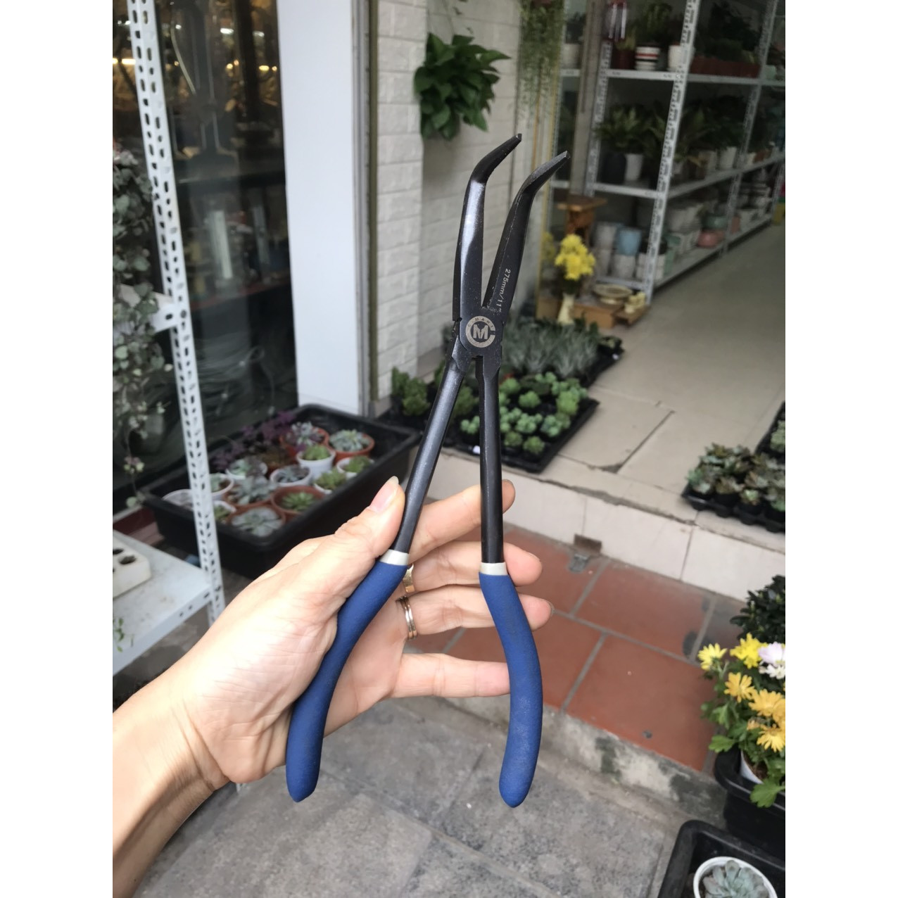 Kìm cán dài miệng cong 90 độ 27cm chính hãng C-Mart B0053-11