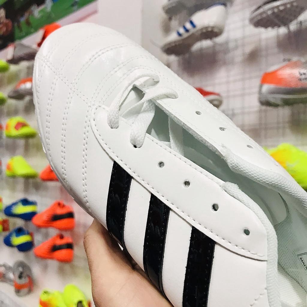 Giày bóng đá sân phủi 3 sọc 2022