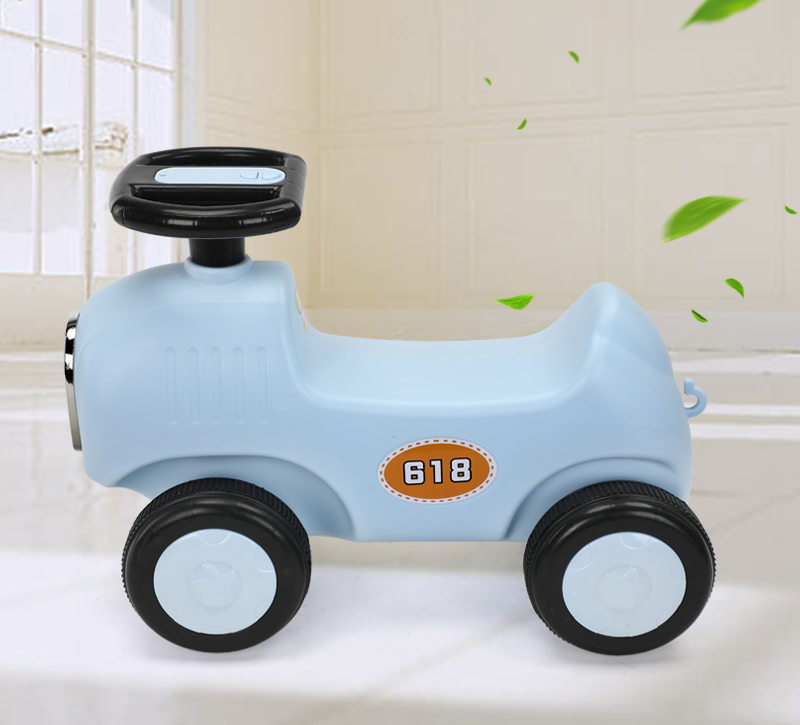 Chòi chân 4 bánh cho bé có đèn nhạc BABY PLAZA CC618-01