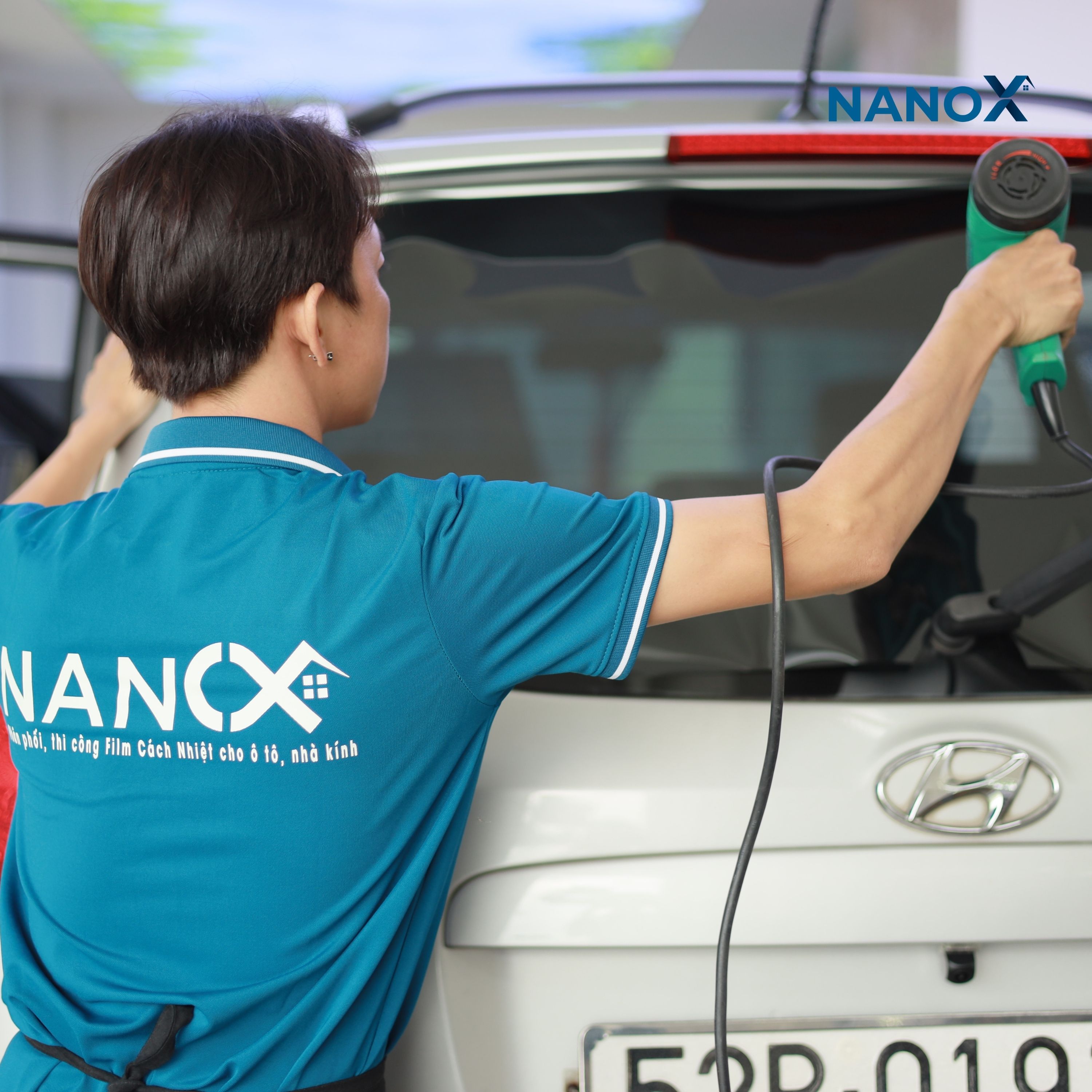 Phim cách nhiệt kính sau/kính hậu ô tô chống nắng nóng, chống UV, chống nhìn trộm NanoX