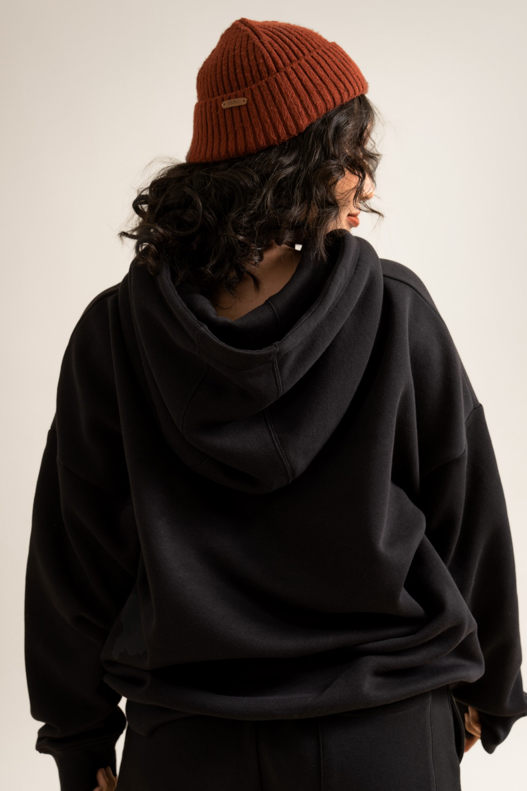 Áo Hoodie ROUTINE Unisex Có Túi Mũ In Chữ Form Loose màu đen - 10F23HODU003 | LASTORE MENSWEAR