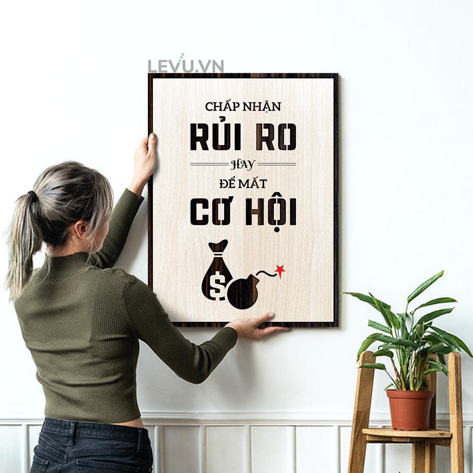 Tranh tường văn phòng LEVU LV121 "Chấp nhận rủi ro hay để mất cơ hội"