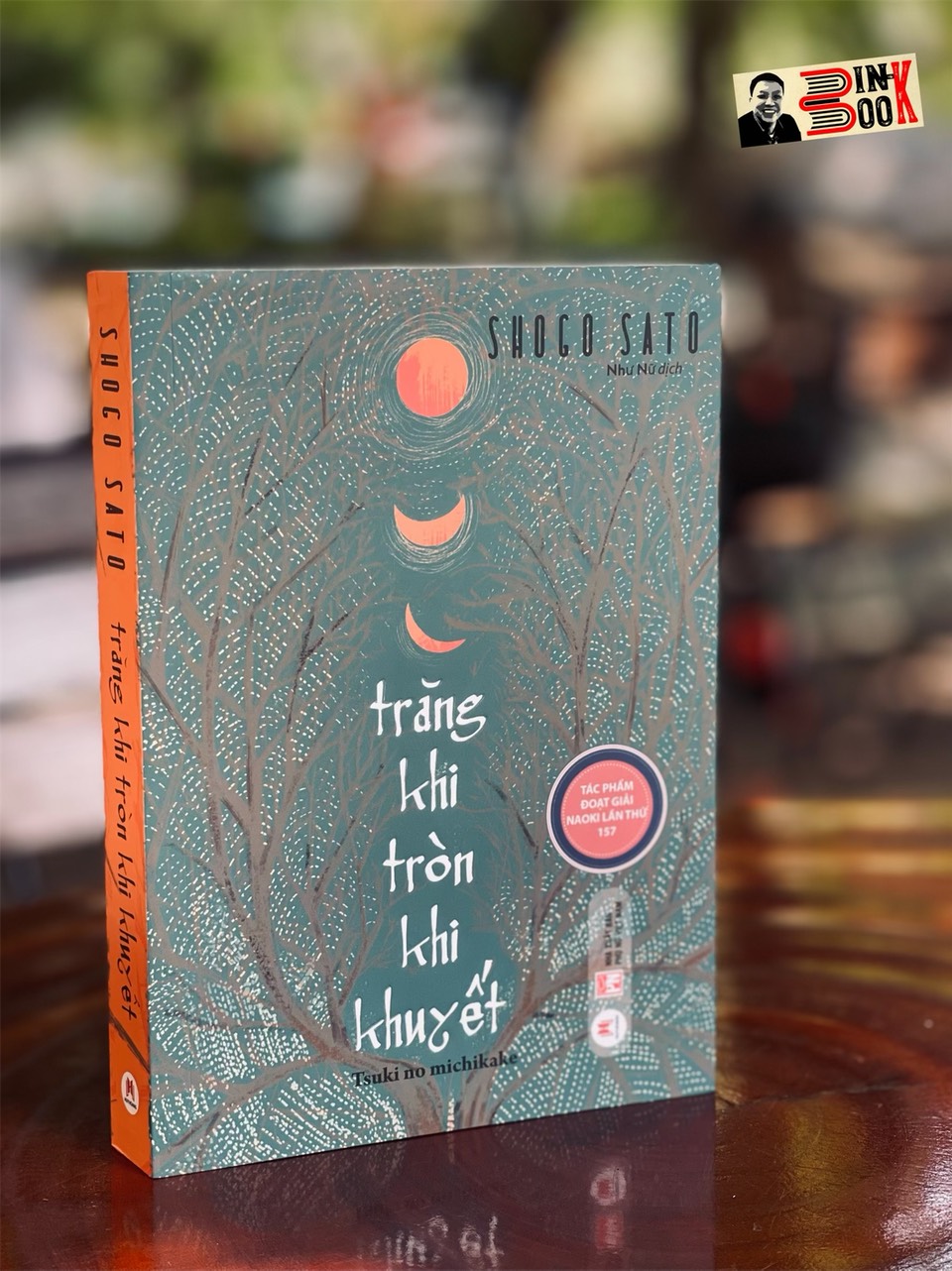 Hình ảnh TRĂNG KHI TRÒN KHI KHUYẾT – tác phẩm đoạt giải Naoki lần thứ 157 – Shogo Sato – Như Nữ dịch - Huyhoang Books – NXB Phụ nữ - bìa mềm