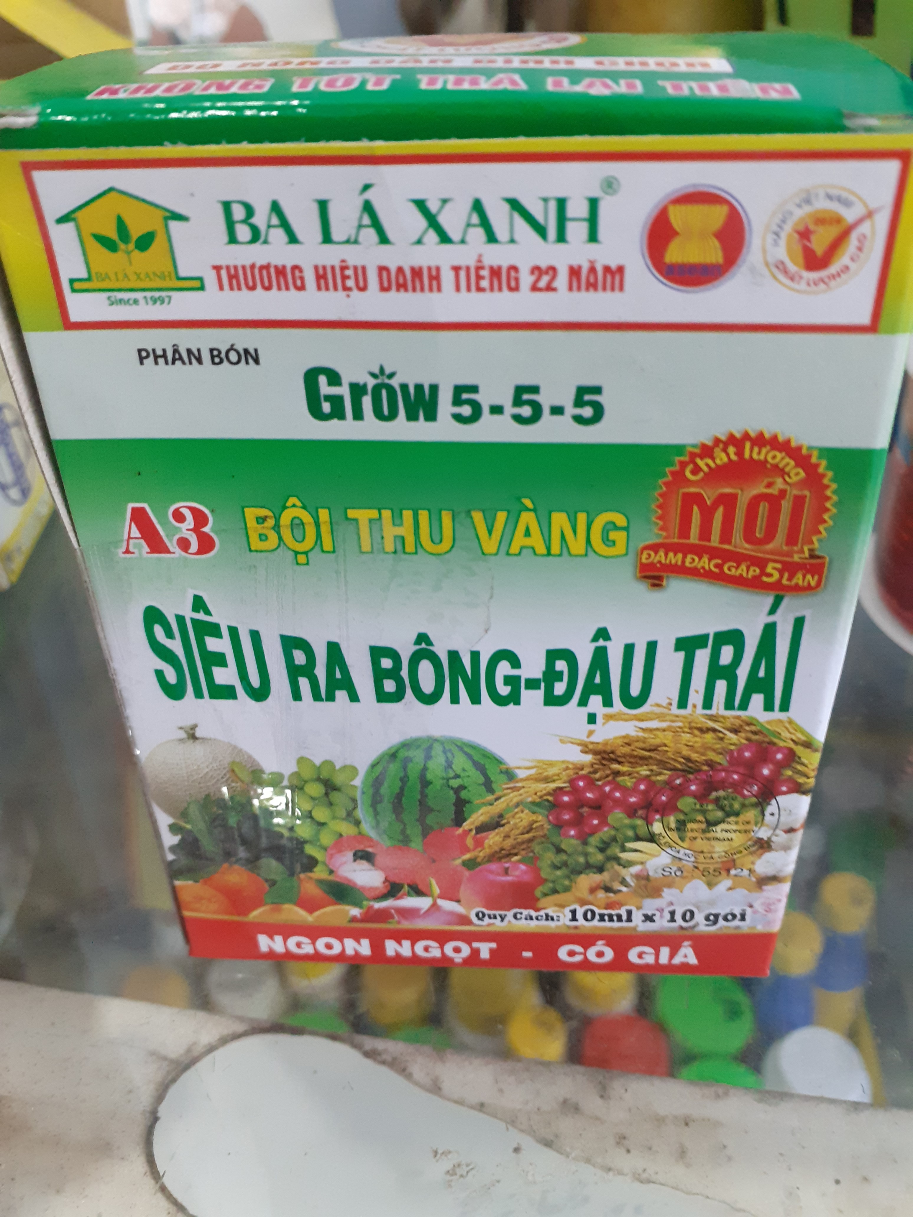 1 hộp 10 gói phân bón lá siêu ra bông - đậu trái grow 555