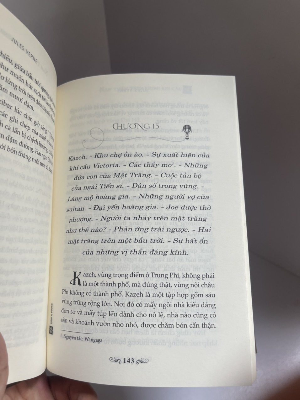 NĂM TUẦN TRÊN KHINH KHÍ CẦU - CHUYẾN DU LỊCH ĐỘC ĐÁO XUYÊN QUA CHÂU PHI HOANG DÃ - Jules Verne – Dich giả Ngụy Thanh Tuyên - Đinh Tị Books - NXB Thanh Niên.