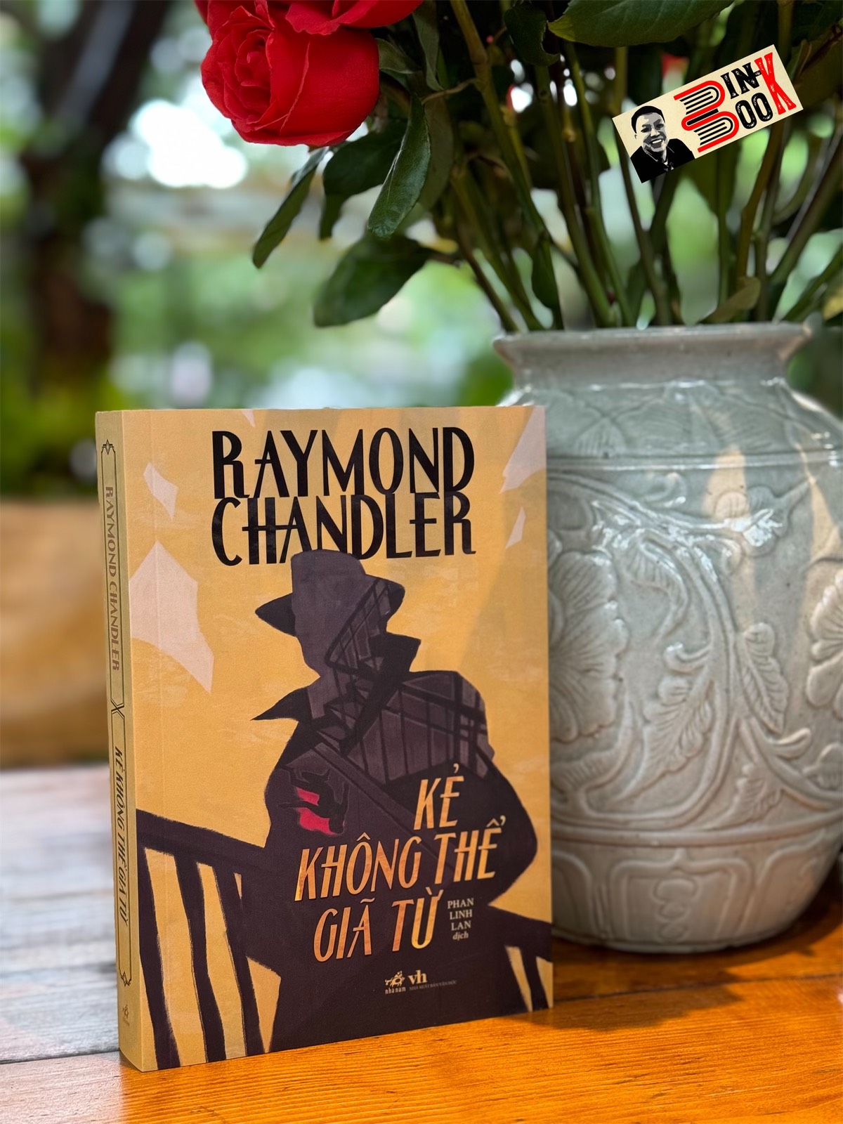 (Kiệt tác trinh thám nổi bật được Haruki Murakami đánh giá rất cao)KẺ KHÔNG THỂ GIÃ TỪ - Raymond Chandler – Phan Linh Lan dịch – Nhã Nam – NXB Văn Học