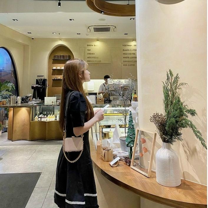 Đầm xoè tiểu thư viền ren phối cổ dập ly cột nơ duyên dáng