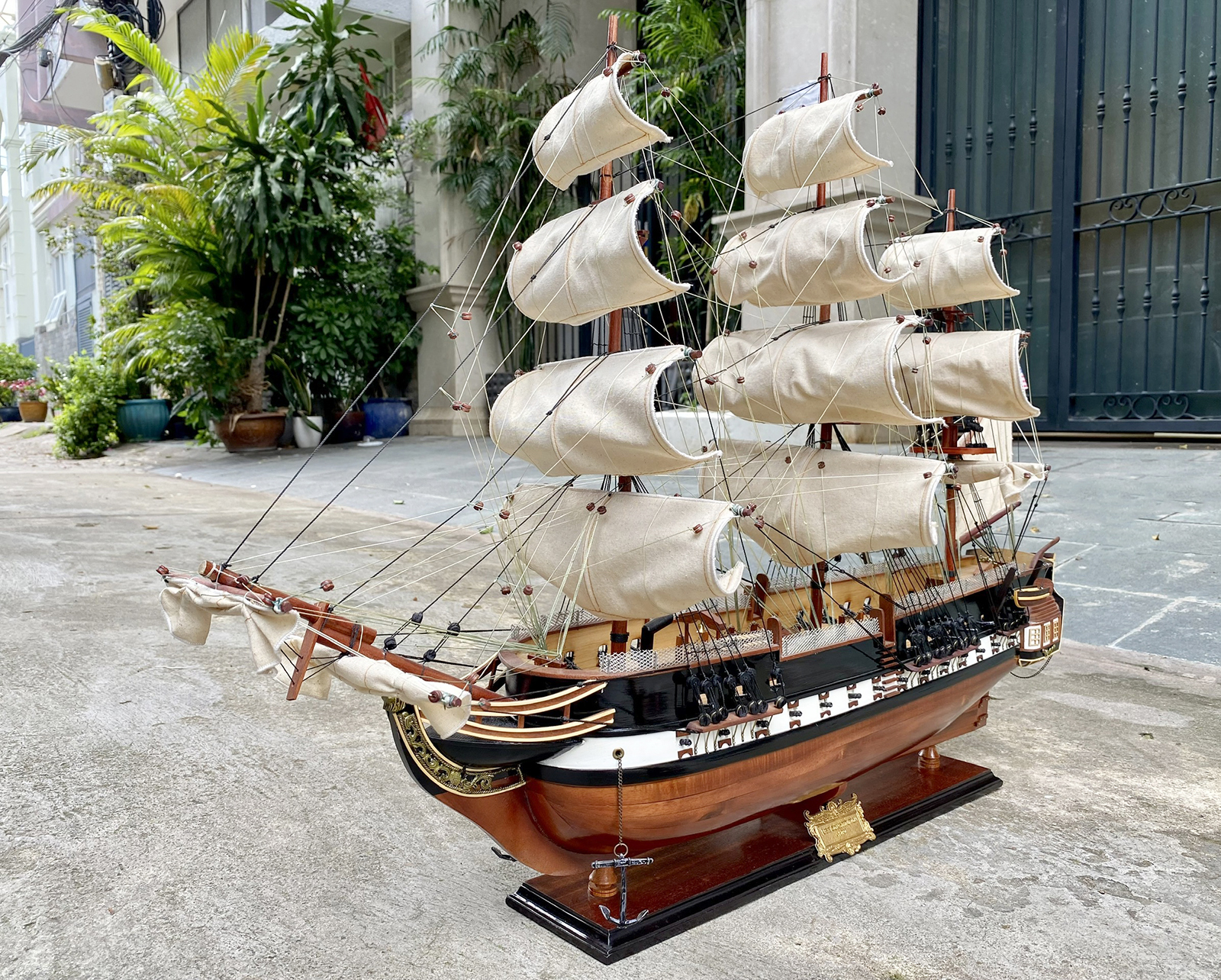 Mô hình thuyền gỗ trang trí USS Constitution dài 95cm, thuyền buồm nổi tiếng nước Mỹ, quà tặng khách hàng nước ngoài cao cấp