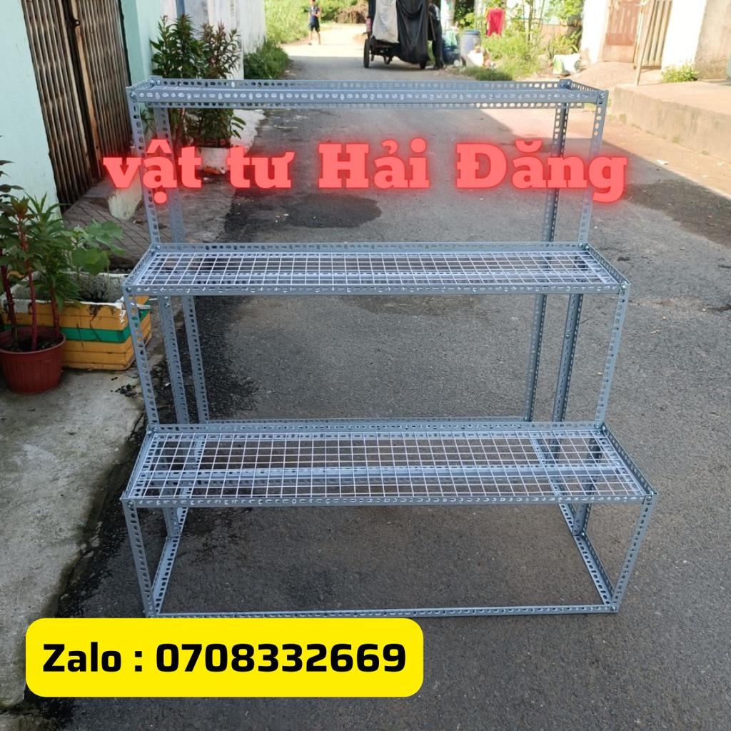 Kệ sắt bậc thang 3 tầng vỉ lưới ô vuông,giá,kệ đang năng nhiều kích thước,có bánh xe