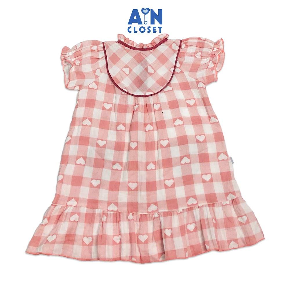 Đầm bé gái họa tiết Caro hồng túi tim xô muslin - AICDBGPBGZT9 - AIN Closet