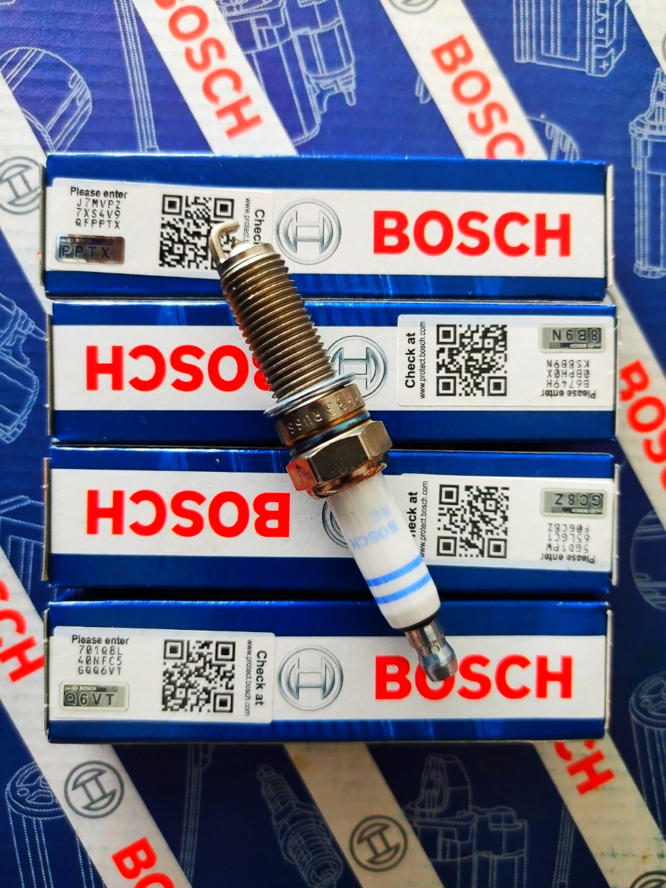 Bộ 04 Bugi Bosch Chân Ngắn (Platinum) FR7DPP30X Cho Mercedes BMW