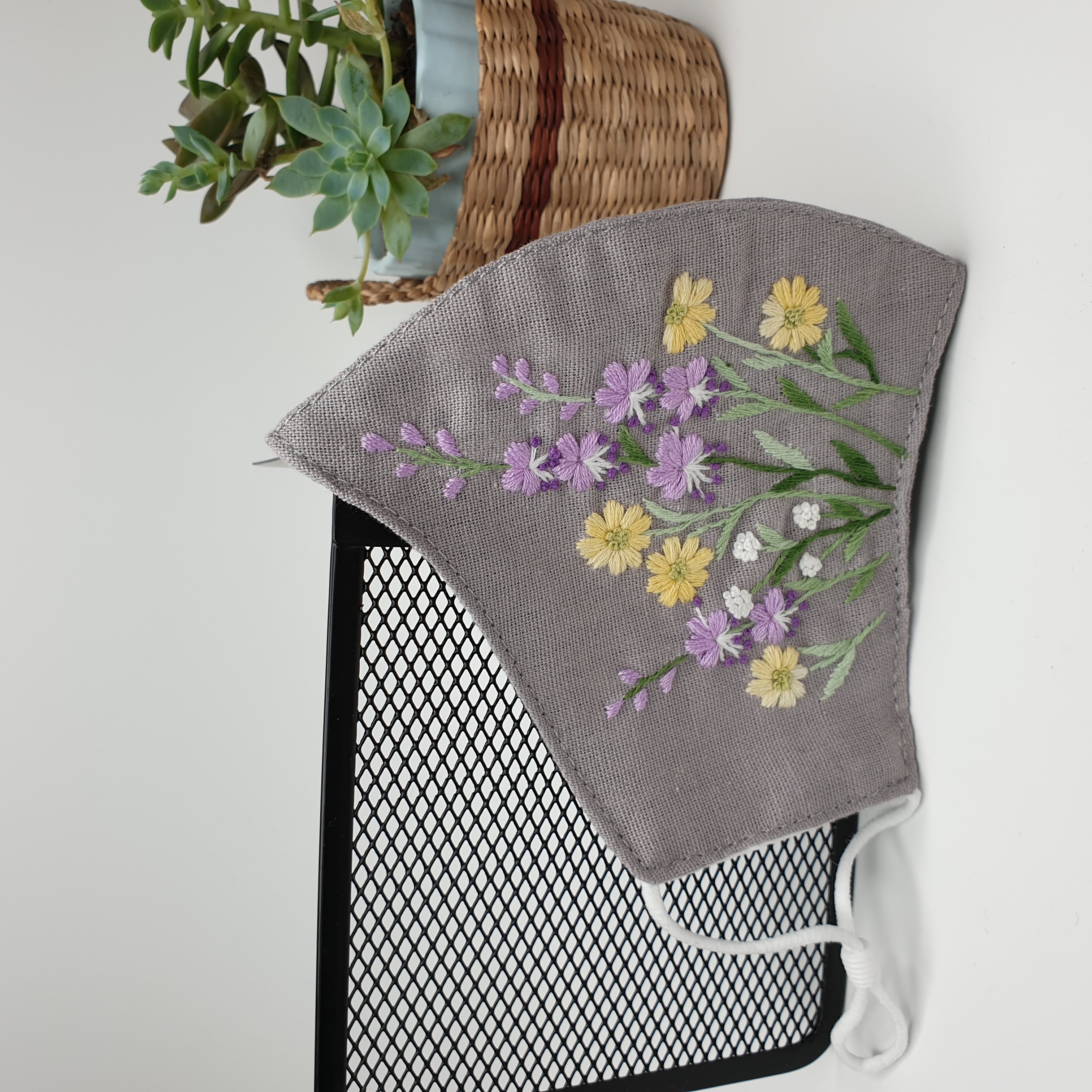 Khẩu trang thêu tay vải linen JL198X