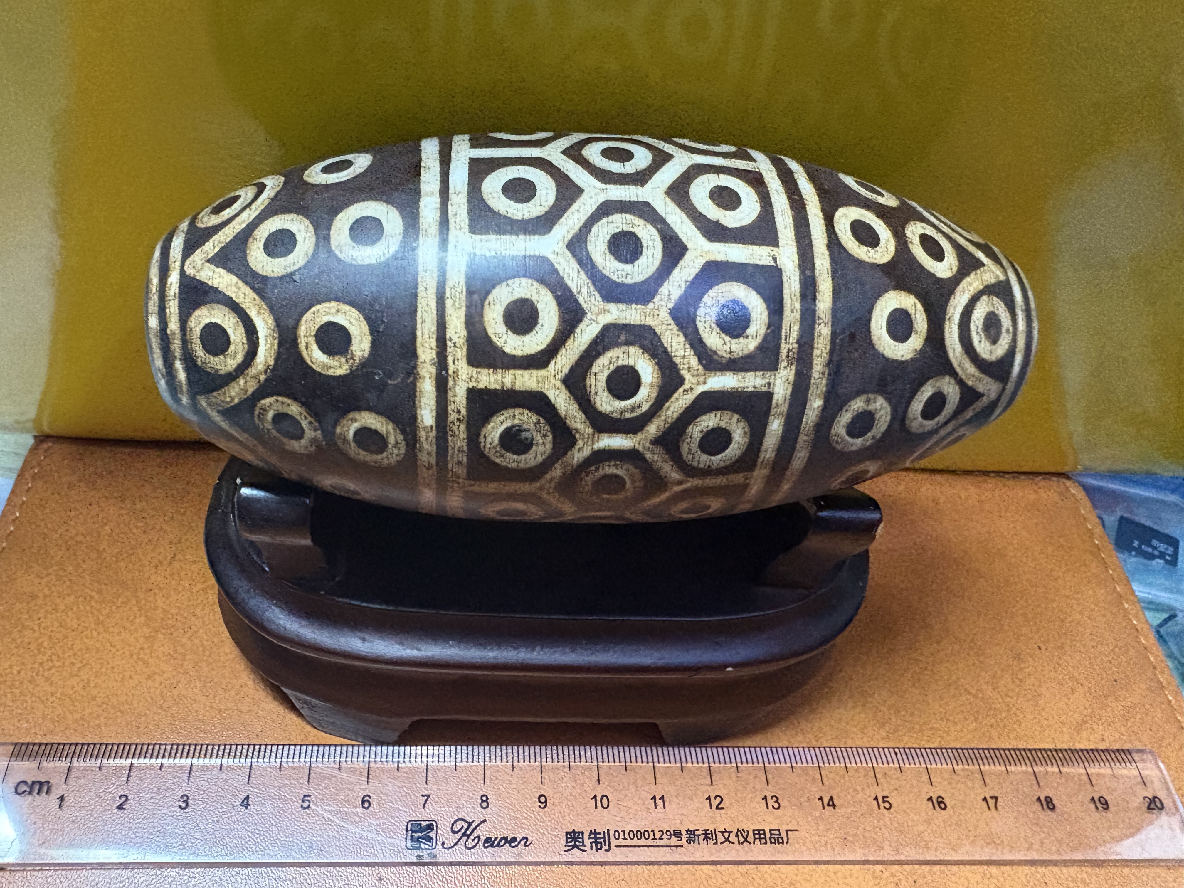 Hạt Dzi cỡ lớn 11x5cm, hình bầu dục, 108 mắt.