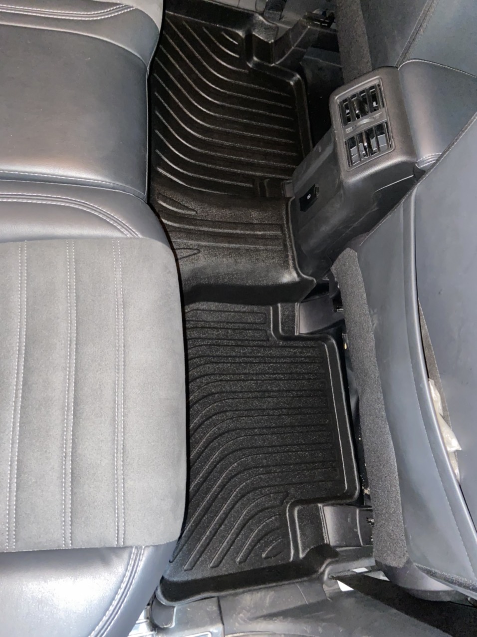 Hàng loại 2 Thảm lót sàn xe Mitsubishi outlander 2014-2022 nhãn hiệu Macsim TPE- 3 hàng ghế