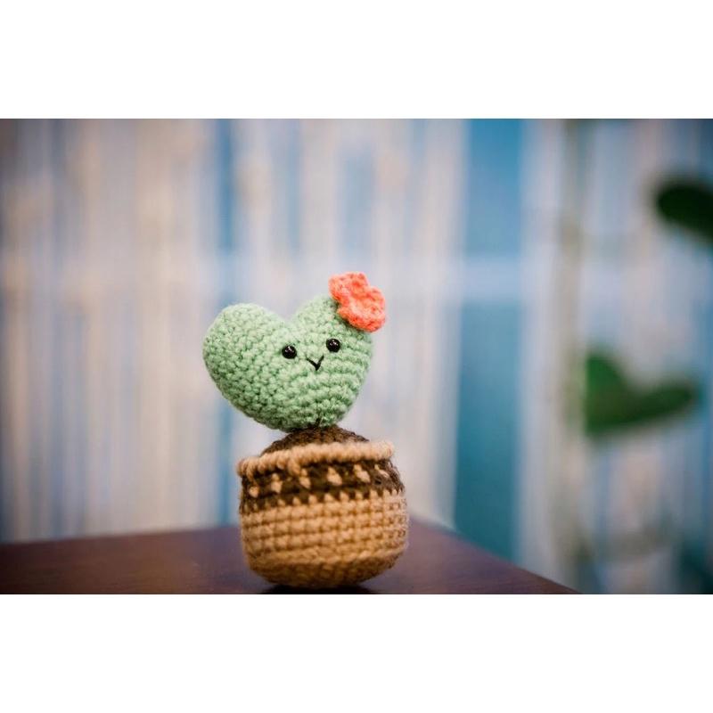 Chậu trái tim mini bằng len handmade