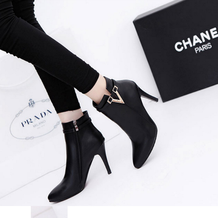 Giày bốt nữ cao gót 9 phân màu đen GN267