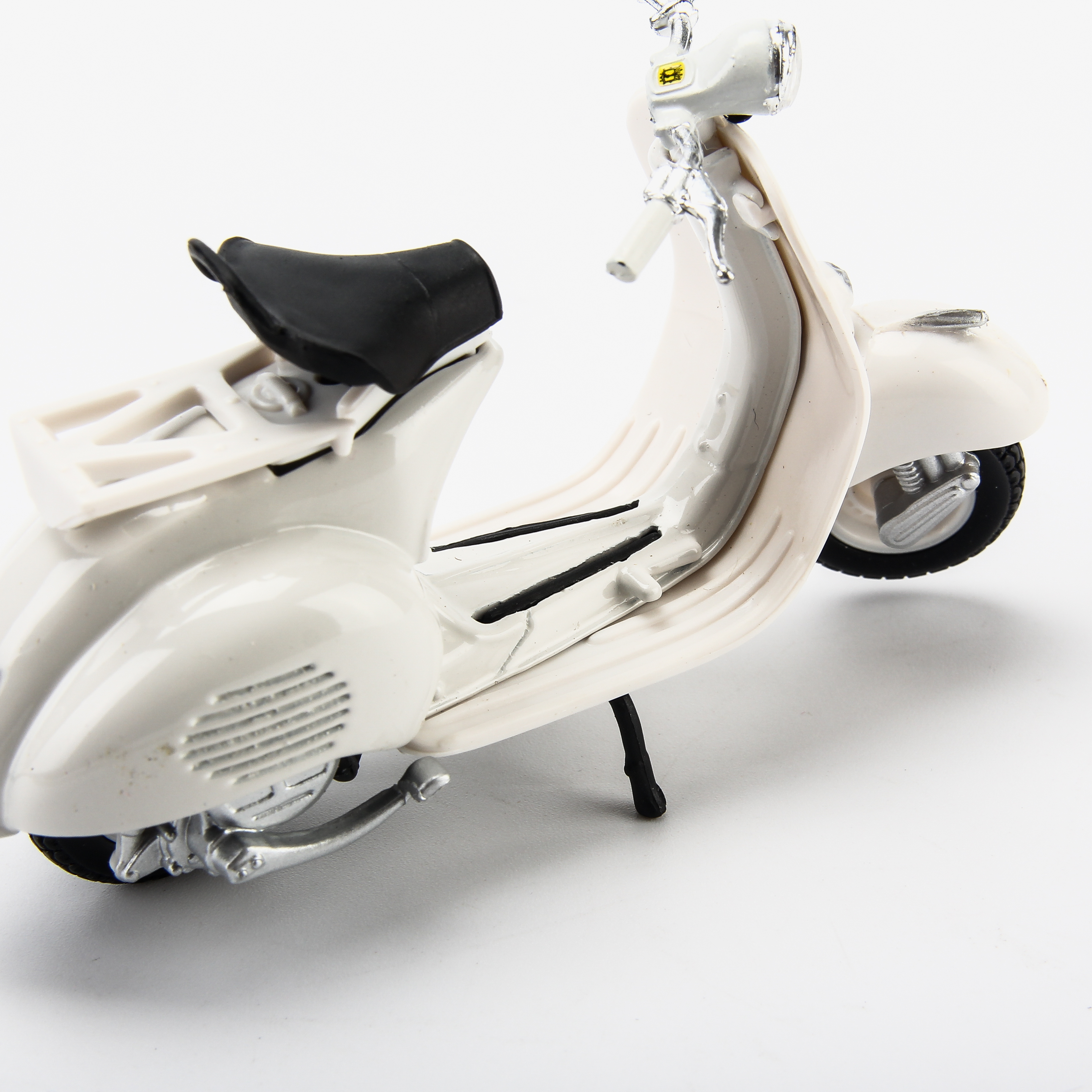 Mô hình xe Vespa 150 1956 1:18 Maisto 20-03134