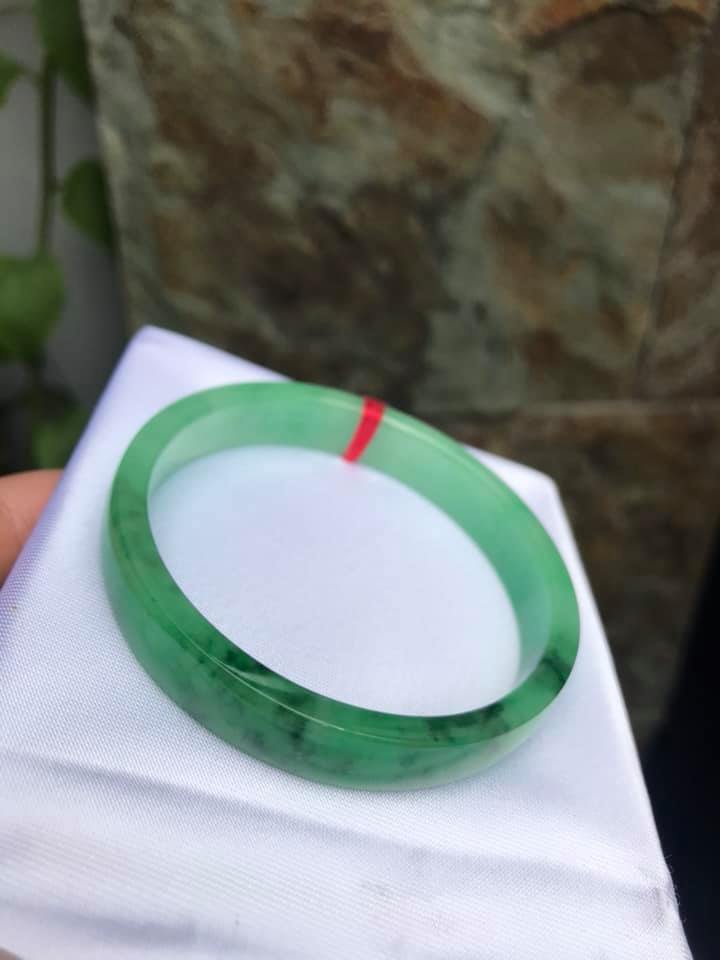VÒNG CẨM THẠCH VIP BẢN VUÔNG LÝ 50MM RẤT SANG ĐẸP BẢN CAO 10mm X DẦY 5mm 100% ĐÁ CẨM THẠCH THIÊN NHIÊN  MÀU XANH LÁ TƯƠI ĐIỂM LÝ BÓNG ĐẸP NỮ 45kg-52kg ĐEO Ạ