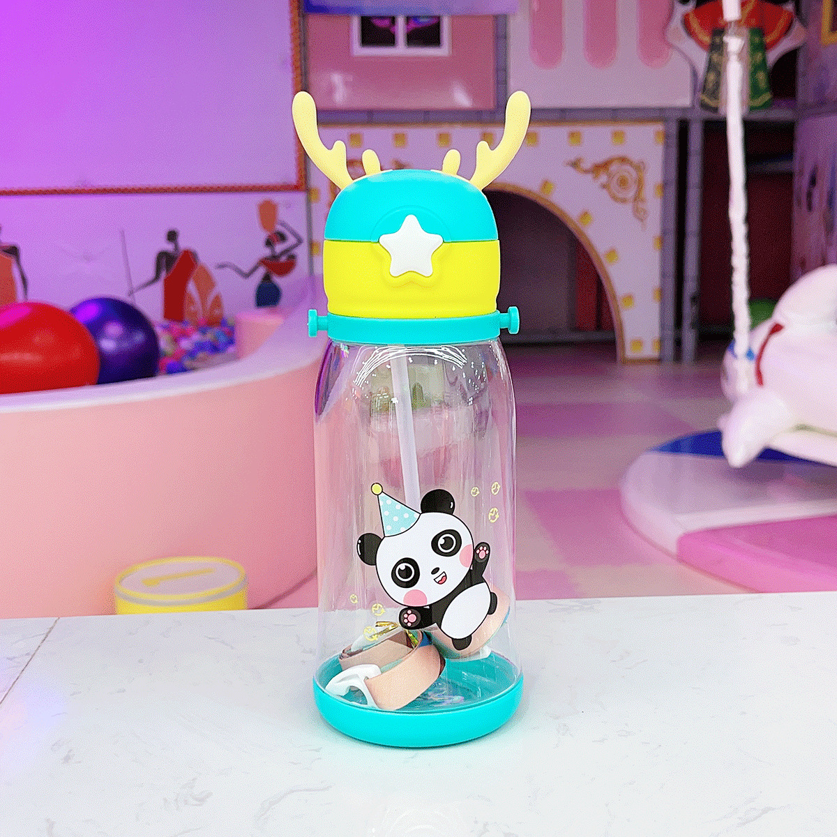 Bình Đựng Nước Sừng Hưu 600Ml Có Nút Bấm Kèm Dây Đeo