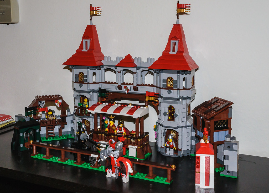 LEGO Kingdoms 10223 Trò Chơi Xây Dựng Cung Đấu Hoàng Gia (S)