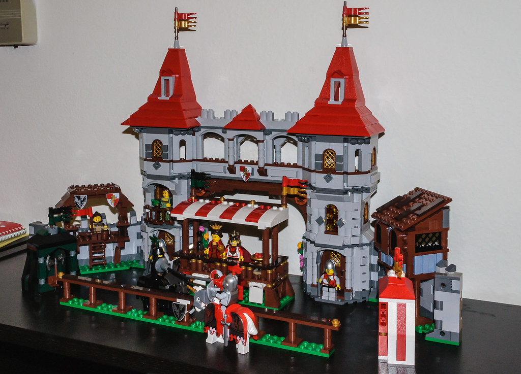 LEGO Kingdoms 10223 Trò Chơi Xây Dựng Cung Đấu Hoàng Gia