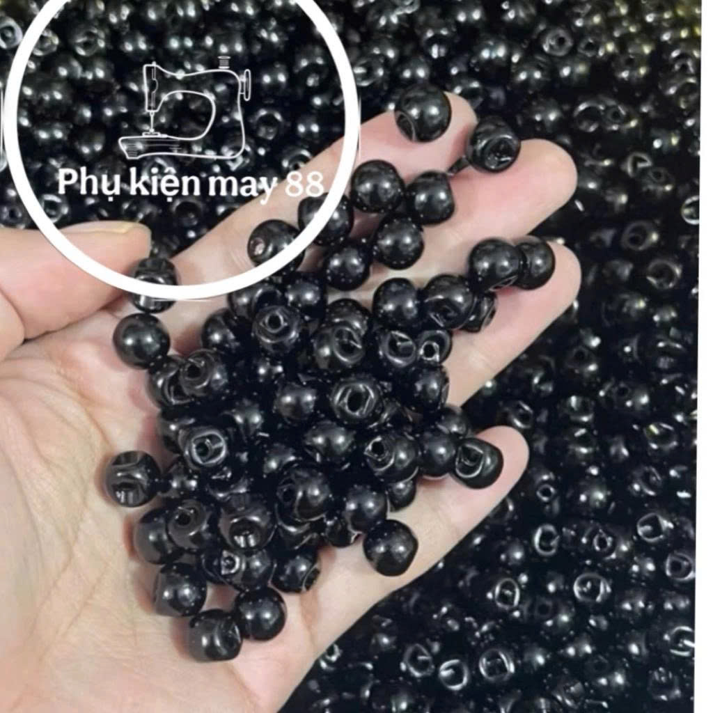 100 nút cúc ngọc trai sử dụng đơm kết trên áo váy