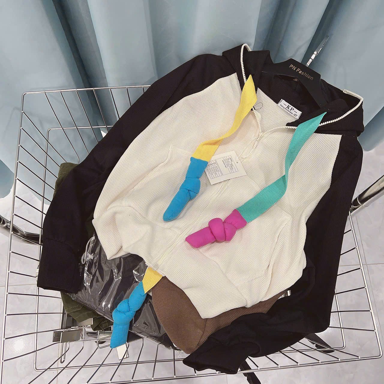 Áo khoác nữ chất LEN GÂN QC tay phối raplan thiết kế nón rộng tay xỏ ngón dây kéo cao