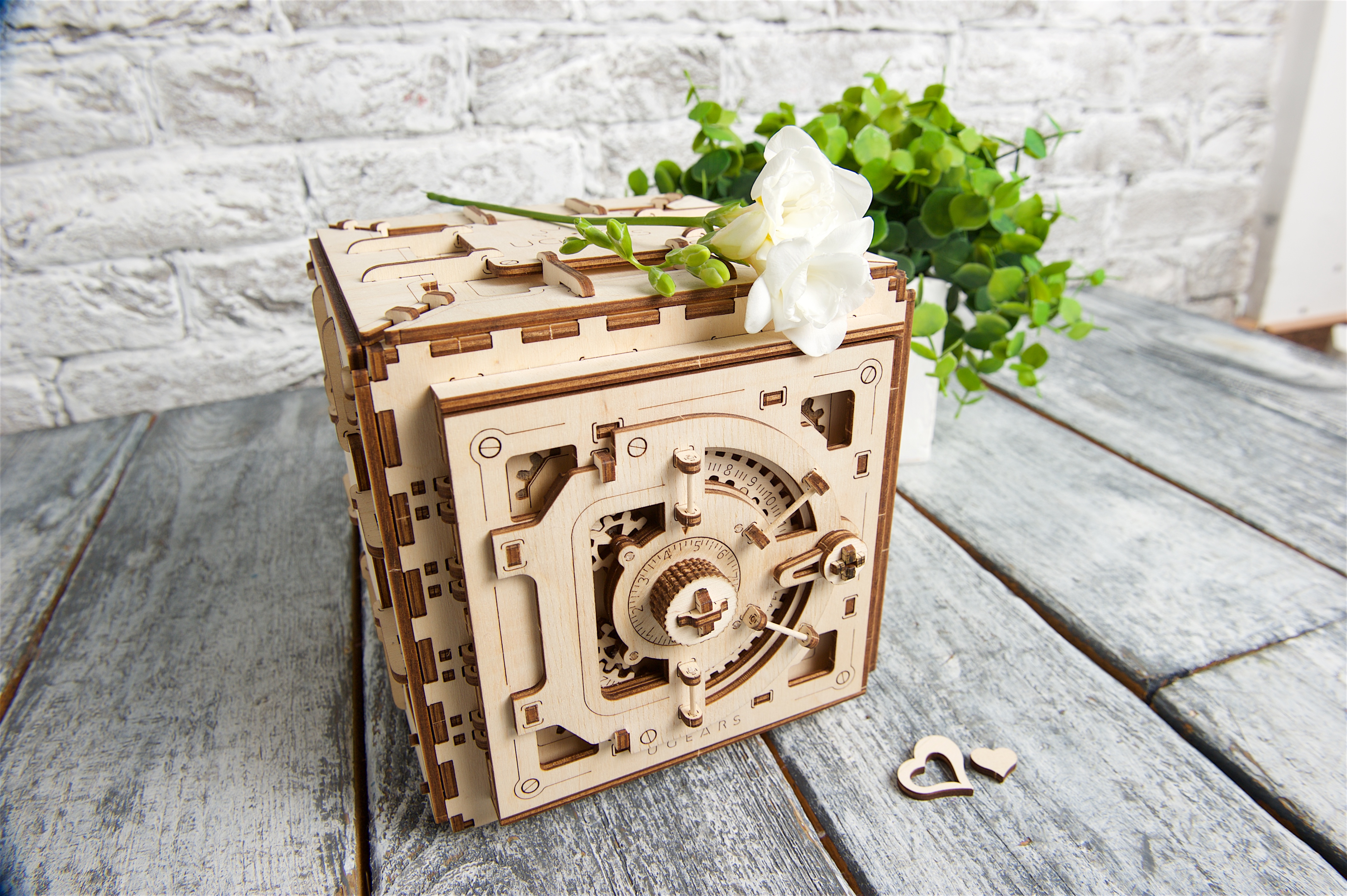 Mô Hình Gỗ Cơ Khí - Ugears Safe - Két sắt, sản phẩm chính hãng Ugears, nhập khẩu nguyên bộ từ EU, mô hình lắp ráp 3D, DYI