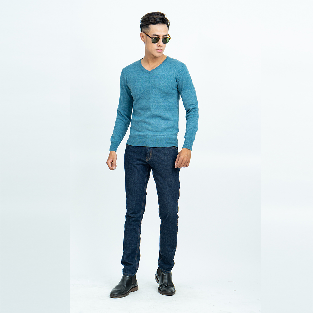 Áo len nam dài tay cổ tim màu xanh đá NOVELTY 180562I