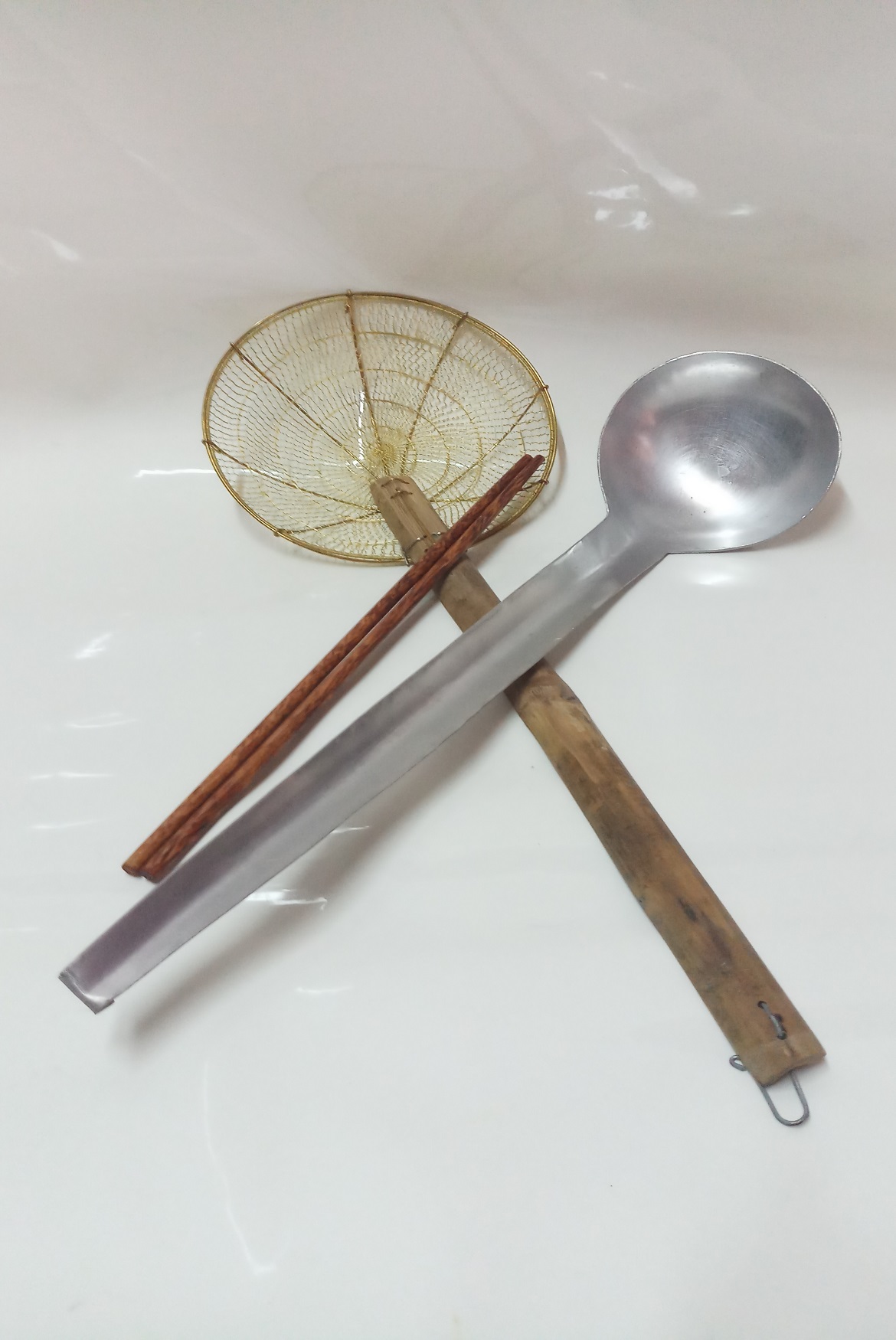 COMBO 1 VỢT THAU VỚT MÌ,VỚT XƯƠNG,THỨC ĂN+ 1 VÁ NHÔM BAY MÚC NƯỚC DÙNG+ 1 ĐÔI ĐŨA GỖ DỪA LỚN CAO CẤP.