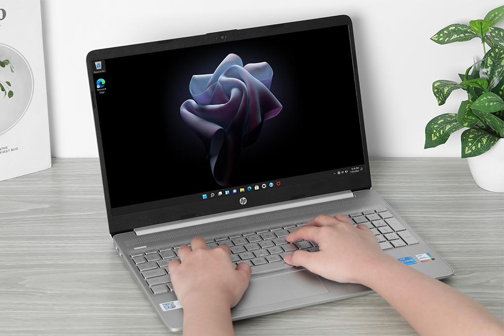 Máy Tính Xách Tay Laptop HP 15s-fq5078TU Bạc - Hàng Chính Hãng