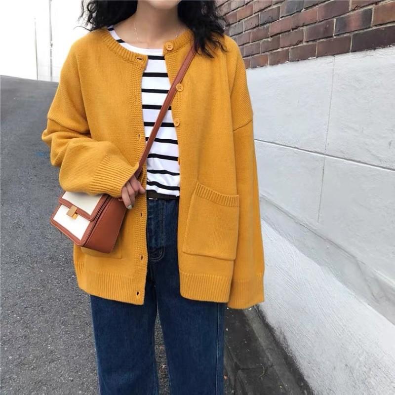 Áo cardigan len túi bụng màu vàng mutard