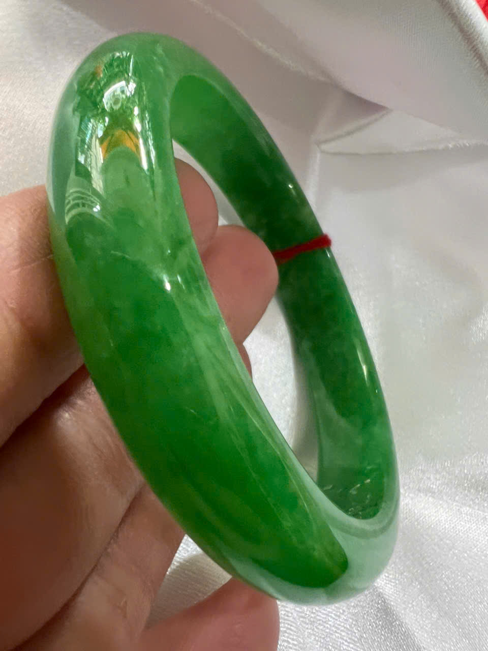 Vòng Tay Nữ Đá Cẩm Thạch Bản Hẹ Lý 57mm A Cao 12mm Dẩy 7,2mm Màu Xanh Lý Tươi Bông Trắng Bóng mượt đẹp nữ mệnh mộc hỏa thủy 55kg - 62kg đeo xinh đẹp sang tay món quà tặng mẹ tặng nữ ý nghĩa ạ