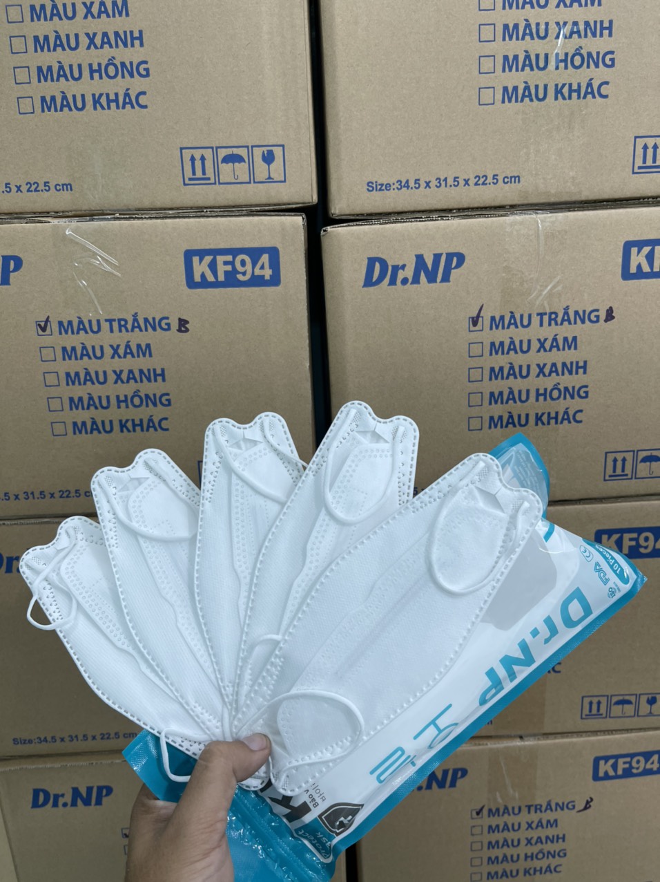 1 thùng 300 cái khẩu trang kf94 chuẩn Hàn quốc 