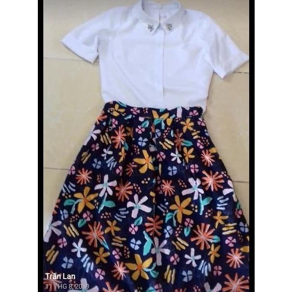 Vải thô hoa nhiều màu nền tím than