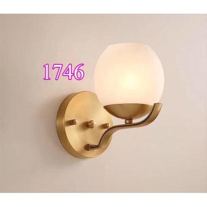 Đèn tường trang trí cầu thang, phòng khách, đèn tường trang trí phòng ngủ  thân mạ vàng chao thủy tinh cao cấp TG17460