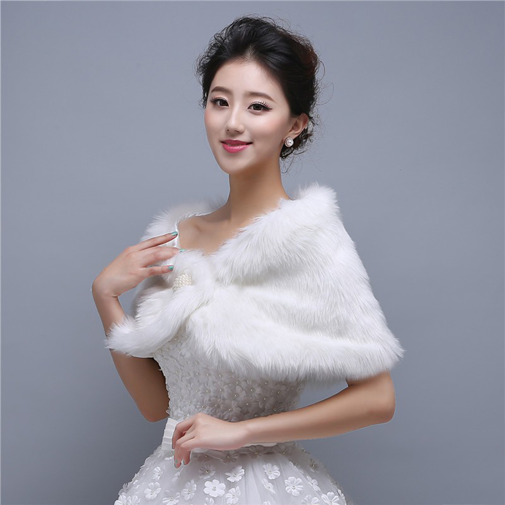 Khăn Choàng Lông Cô Dâu Cúc Đính Hạt Trai, Chất Liệu Lông Mềm Mịn, Không Gây Khó Chịu, Choàng Vai Giữ Ấm Tốt, Tùy Chọn 2 Màu Thời Trang, Dễ Kết Hợp Với Các KiểuTrang Phục Cưới Hoặc Tham Gia Sự Kiện, Chụp Ảnh, Tạo Phong Cách Tự Tin, Nổi Bật, Quyến Rũ, Tôn Lên Các Nét Đẹp Quý Phái, Sang Trọng