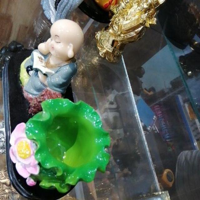 TƯỢNG CHÚ TIỂU ĐỌC SÁCH BÊN CHẬU SEN