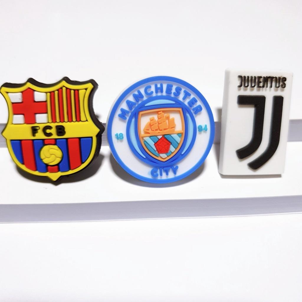 Sticker trang trí dép 2D PVC mẫu Câu lạc bộ Bóng đá gắn sục
