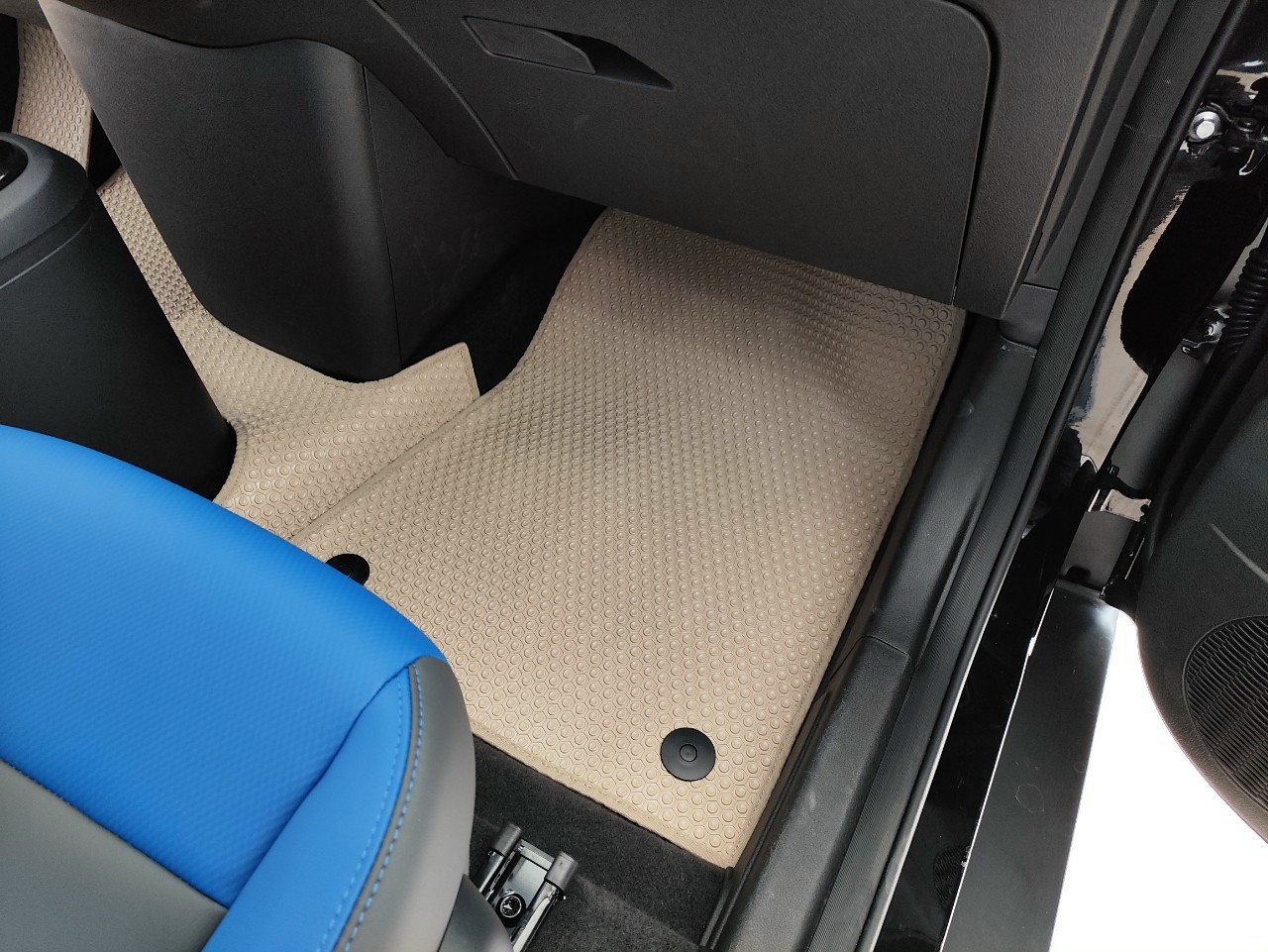 Thảm lót sàn KATA cho xe điện Vinfast VF5 - hàng chính hãng không mùi, chống thấm, chống ẩm mốc, dễ vệ sinh
