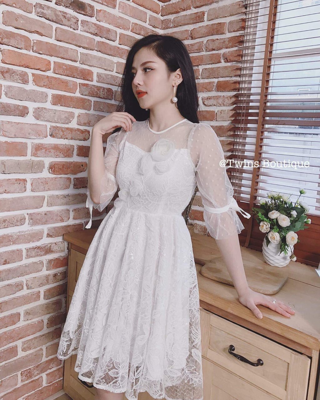 Đầm Xòe Ren Hoa Nổi Dễ Thương